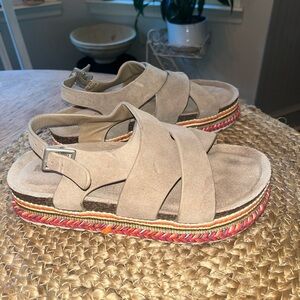 MUKLUK Women's Beach Bingo Beige Sandals with Multicolor Sole size 38